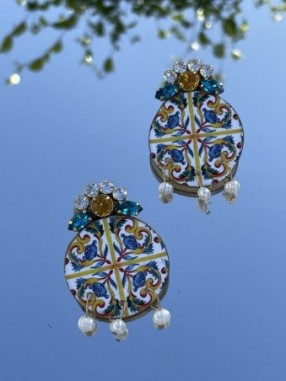 Boucles d'oreilles rondes imprimées avec des cristaux et perles de cultures