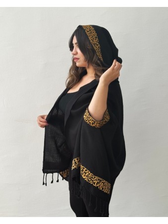 ETOLE HAYEK  AVEC MANCHES ET CAPUCHE