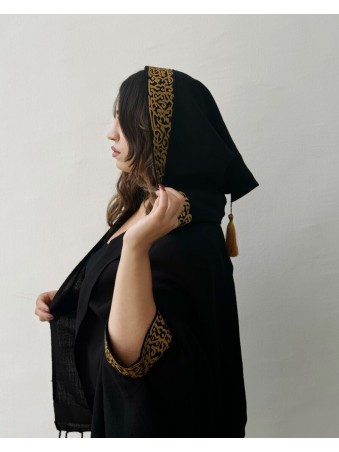 ETOLE HAYEK  AVEC MANCHES ET CAPUCHE