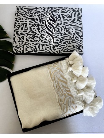 ECHARPE HAYEK CALLIGHRAPHIE & POMPONS