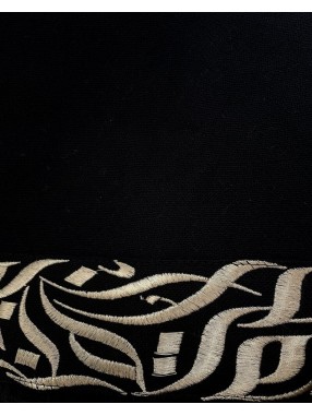 ECHARPE HAYEK CALLIGHRAPHIE & POMPONS