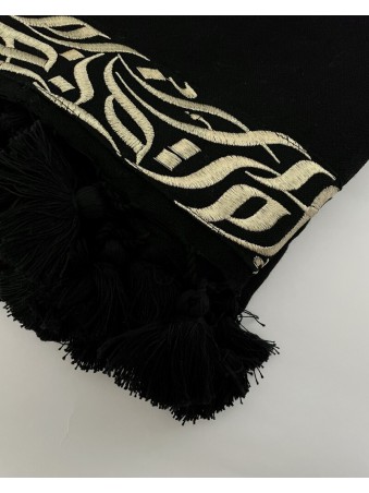 ECHARPE HAYEK CALLIGHRAPHIE & POMPONS