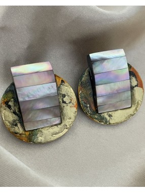 BOUCLES D'OREILLES RONDE NACRE EMAIMLLEE