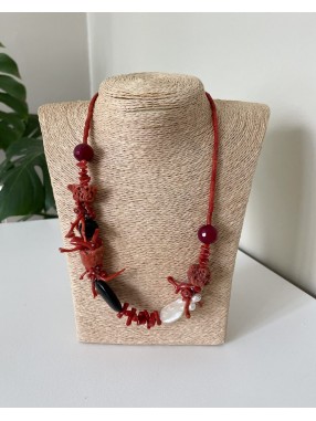 COLLIER AVEC PIERRE ET CORAIL TISSE