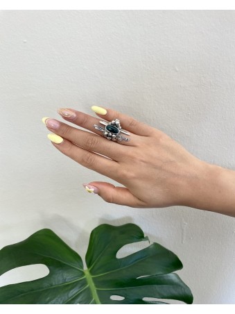 BAGUE FORME GEOMETRIQUE PIERRE OVALE VERTE