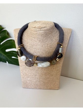 COLLIER FEUTRINE & PIERRES