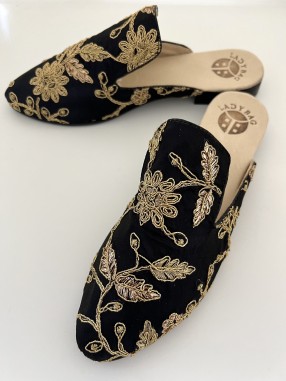MULES EN TISSU BRODEE GRAND MOTIF