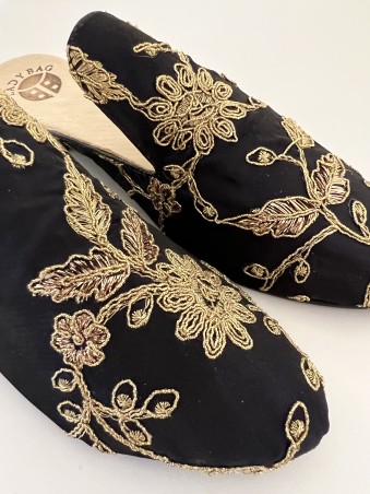 MULES EN TISSU BRODEE GRAND MOTIF