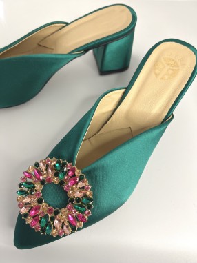 MULES A TALON AVEC BROCHE EN STRASS