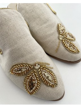 MULES BEIGE BRODEE