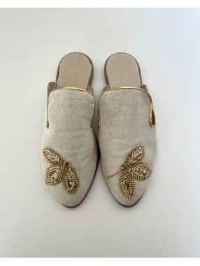 MULES BEIGE BRODEE